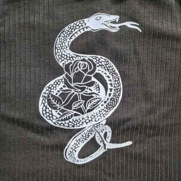 SHEIN Dark Green Crop Top with White Snake Graphic - Picture 2 of 3